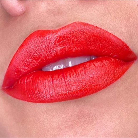 PUR X Limited Edition Barbie Iconic Lips Semi-Matte Lipstick - Picture 4 of 8